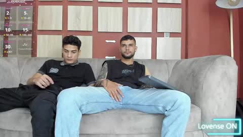 Snapshot of heteros_men chatting on March 9, 1:35 am heteros men online show from March 9, 1:35 am
