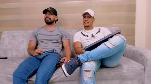 Snapshot of heteros_men chatting on March 1, 4:33 pm heteros men online show from March 1, 4:33 pm