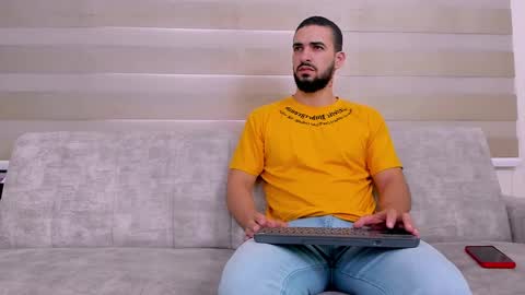 Snapshot of heteros_men chatting on March 6, 1:14 pm heteros men online show from March 6, 1:14 pm