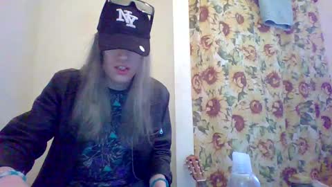 Snapshot of hey_mikky chatting on March 9, 5:49 pm hey_mikky online show from March 9, 5:49 pm