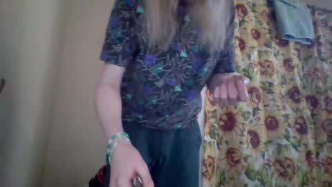 Snapshot of hey_mikky chatting on March 9, 2:43 pm hey_mikky online show from March 9, 2:43 pm