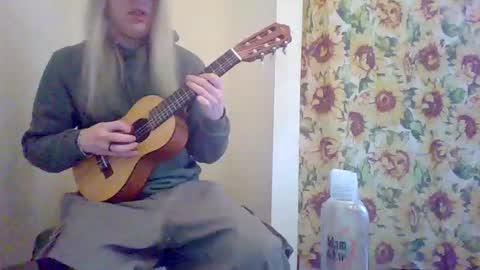 Snapshot of hey_mikky chatting on March 12, 7:04 pm hey_mikky online show from March 12, 7:04 pm