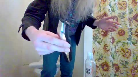 Snapshot of hey_mikky chatting on March 6, 3:35 pm hey_mikky online show from March 6, 3:35 pm