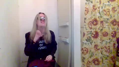 Snapshot of hey_mikky chatting on February 11, 5:47 am hey_mikky online show from February 11, 5:47 am