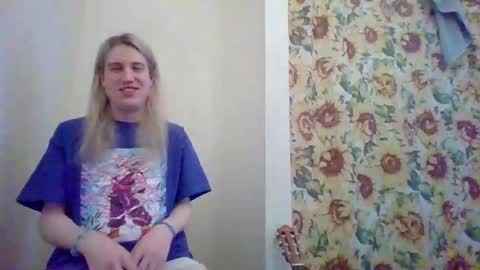 Snapshot of hey_mikky chatting on March 11, 12:50 pm hey_mikky online show from March 11, 12:50 pm