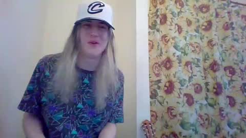 Snapshot of hey_mikky chatting on March 7, 2:34 pm hey_mikky online show from March 7, 2:34 pm