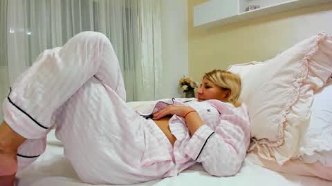 Snapshot of heyheygrey chatting on March 9, 7:48 pm Heyheygrey online show from March 9, 7:48 pm