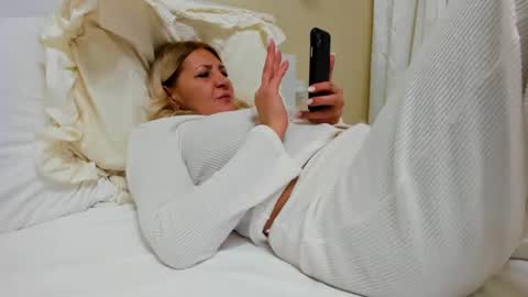 Snapshot of heyheygrey chatting on February 23, 7:38 pm Heyheygrey online show from February 23, 7:38 pm