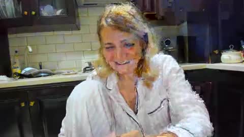 Snapshot of heyheygrey chatting on March 10, 12:28 am Heyheygrey online show from March 10, 12:28 am