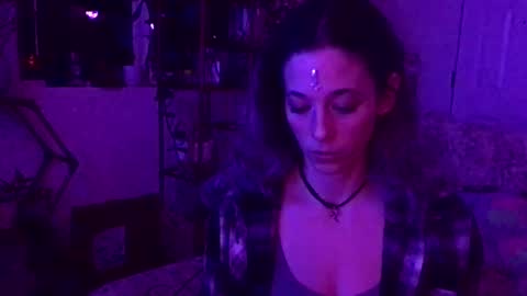 Snapshot of heynicole01 chatting on December 5, 7:32 am FlexieFae online show from December 5, 7:32 am