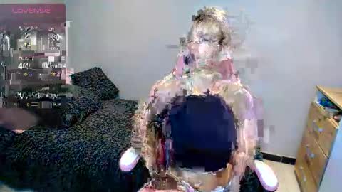 Snapshot of hi_scarlett chatting on February 2, 1:30 pm hi_scarlett online show from February 2, 1:30 pm