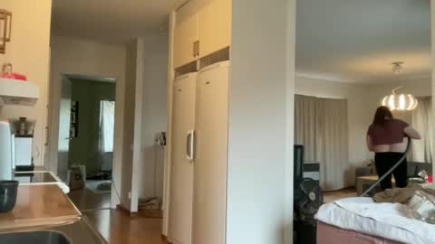 hichemlacoste333 online show from October 25, 1:44 pm