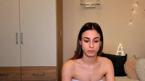 Ana online show from October 16, 3:33 pm