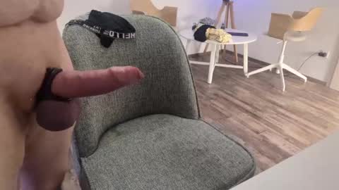 highandhorny9000 online show from May 31, 10:03 am