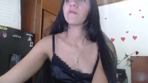 Snapshot of hilari18 chatting on February 16, 1:03 am hilaril18 online show from February 16, 1:03 am