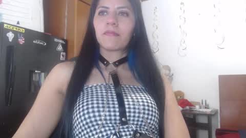 Snapshot of hilari18 chatting on December 25, 5:48 am hilaril18 online show from December 25, 5:48 am