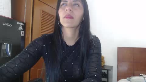 Snapshot of hilari18 chatting on January 19, 12:17 am hilaril18 online show from January 19, 12:17 am
