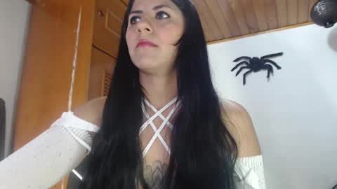 hilaril18 online show from October 29, 12:56 am