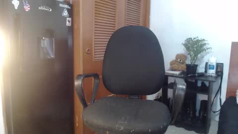 Snapshot of hilari18 chatting on February 9, 3:32 am hilaril18 online show from February 9, 3:32 am