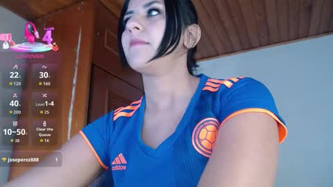 hilaril18 online show from December 13, 10:05 pm