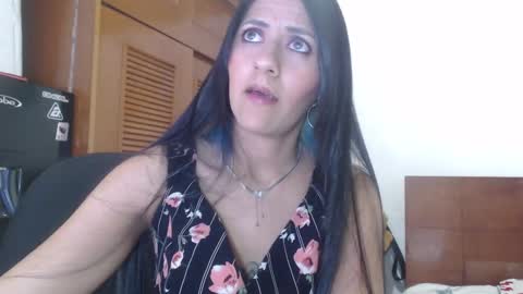 Snapshot of hilari18 chatting on January 23, 3:05 am hilaril18 online show from January 23, 3:05 am
