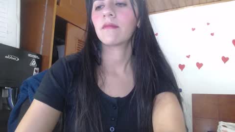 Snapshot of hilari18 chatting on February 24, 2:51 am hilaril18 online show from February 24, 2:51 am