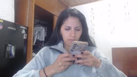 Snapshot of hilari18 chatting on December 25, 8:51 am hilaril18 online show from December 25, 8:51 am