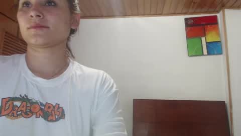 Snapshot of hilari18 chatting on January 16, 1:58 am hilaril18 online show from January 16, 1:58 am