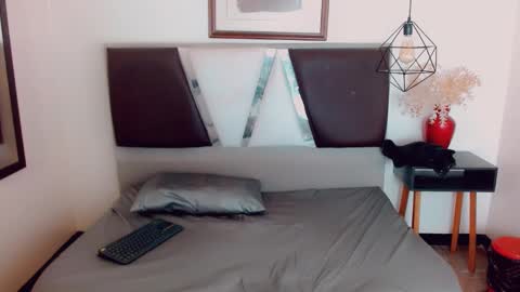 Snapshot of hilary_avilan chatting on February 26, 11:09 pm Hilary Avilan online show from February 26, 11:09 pm