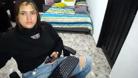 Snapshot of hilary_eva chatting on February 25, 7:49 pm lia online show from February 25, 7:49 pm