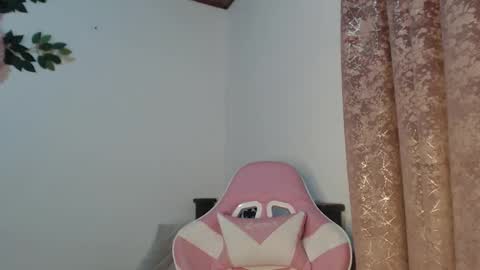 hilary_rhodes online show from December 21, 11:44 pm