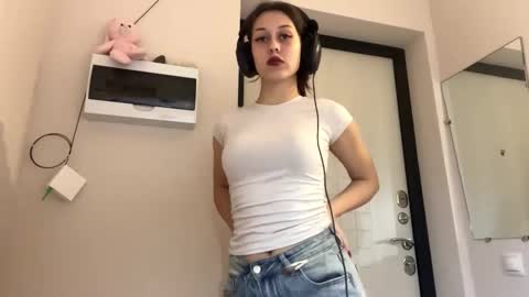 Hi Im Elizabeth online show from October 3, 1:41 pm