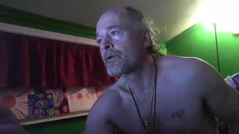 hippiedad333 online show from February 18, 1:27 am