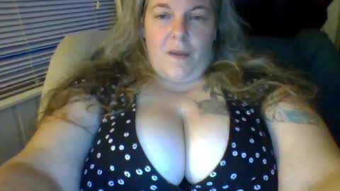 hippysnewhere online show from June 21, 9:16 am