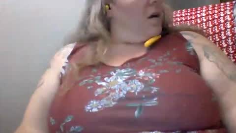 hippysnewhere online show from June 7, 12:16 am