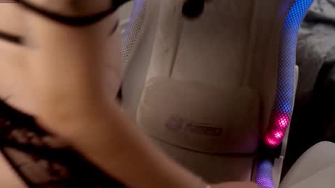 Holly online show from February 8, 8:12 pm