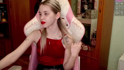 Snapshot of ho1yh01e chatting on March 2, 5:58 pm Holly online show from March 2, 5:58 pm