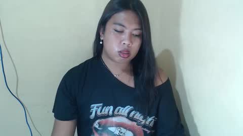 Layla3 online show from May 5, 11:38 am