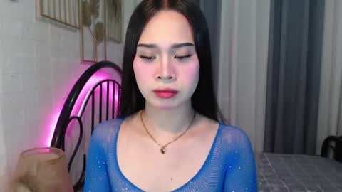 hoelymolly online show from June 24, 3:35 am
