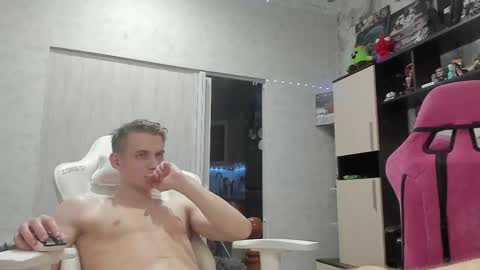 Snapshot of holiday_boys chatting on September 11, 5:58 pm Extaz Athrey Howard online show from September 11, 5:58 pm