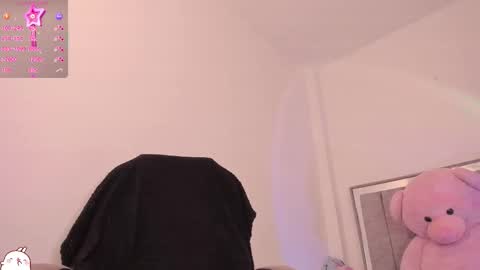 holly_16 online show from December 18, 6:58 pm