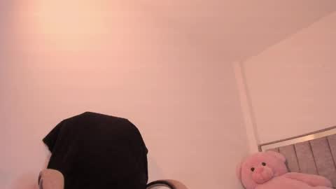 holly_16 online show from April 29, 7:51 pm