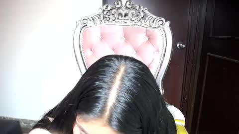 Snapshot of holly__20 chatting on February 20, 3:52 pm holly online show from February 20, 3:52 pm