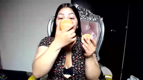 Snapshot of holly__20 chatting on February 18, 9:10 am holly online show from February 18, 9:10 am