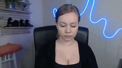 Snapshot of holly_bb95 chatting on February 27, 12:57 am Holly online show from February 27, 12:57 am