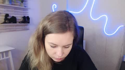 Snapshot of holly_bb95 chatting on January 30, 8:43 am Holly online show from January 30, 8:43 am