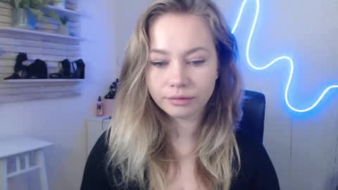 Snapshot of holly_bb95 chatting on January 29, 2:30 am Holly online show from January 29, 2:30 am