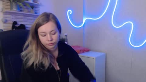 Snapshot of holly_bb95 chatting on February 5, 3:02 am Holly online show from February 5, 3:02 am