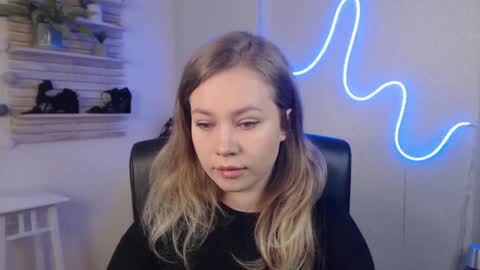 Snapshot of holly_bb95 chatting on March 10, 12:28 am Holly online show from March 10, 12:28 am