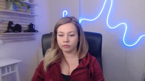 Snapshot of holly_bb95 chatting on January 20, 7:36 am Holly online show from January 20, 7:36 am